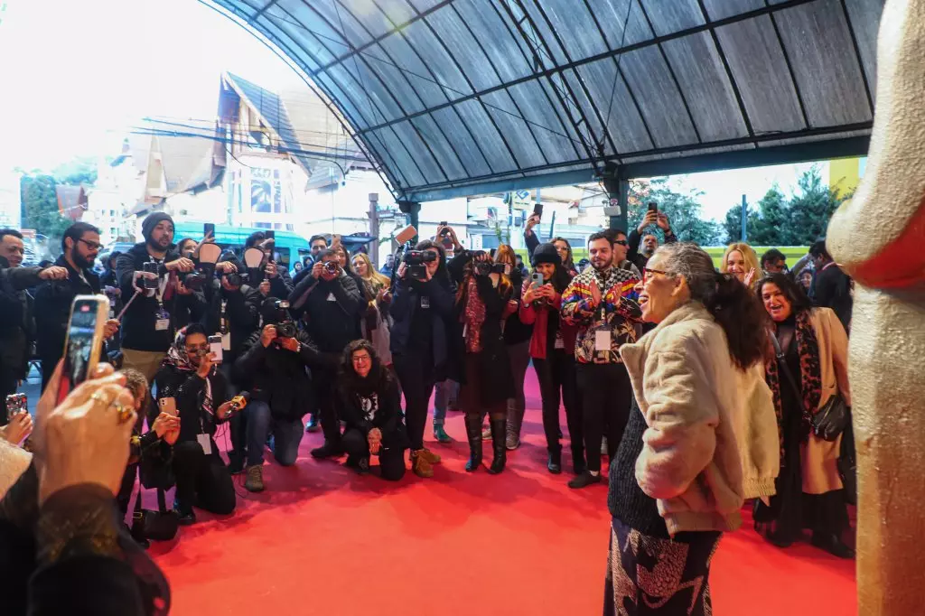 02500 | 10/08/2024 - 52º Festival de Cinema de Gramado - Atriz Cristina Pereira do longa-metragem brasileiro "O Clube das Mulheres de Negócios" | Foto: Edison Vara/Agência Pressphoto