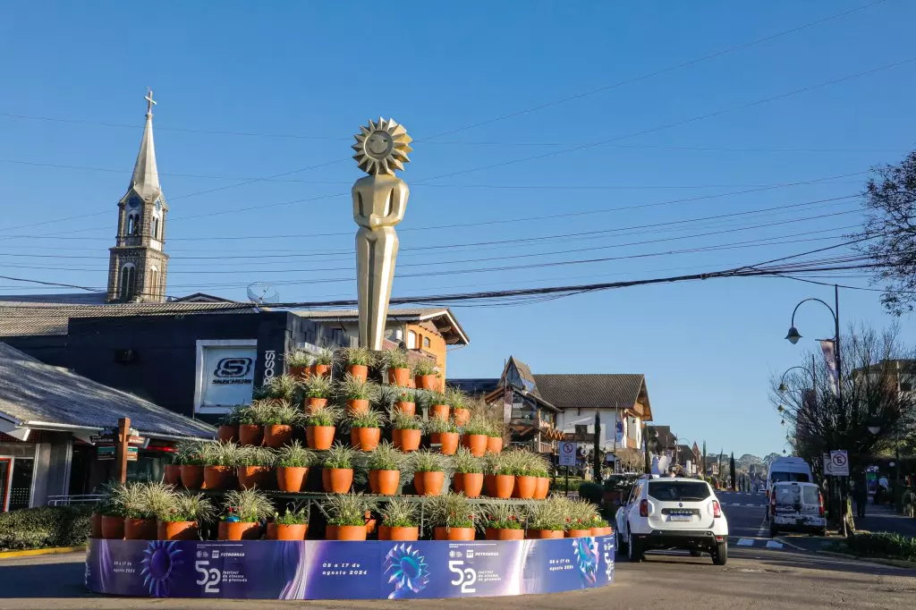 06414 | 13/08/2024 - 52º Festival de Cinema de Gramado - Decoração nas ruas de Gramado | Foto oficial: Cleiton Thiele/Agência Pressphoto