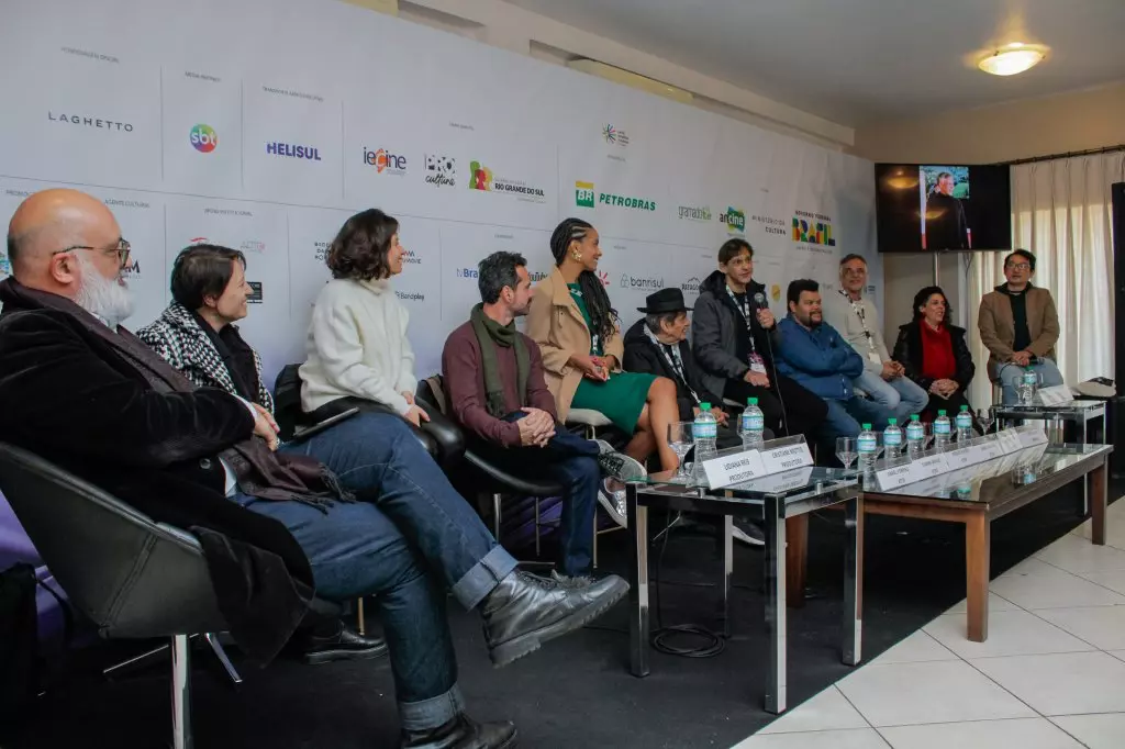 06538 | 13/08/2024 - 52º Festival de Cinema de Gramado - Debate Mostra competitiva de Longas-brasileiros - "Oeste Outra Vez" | Foto oficial: Ticiane da Silva/Agência Pressphoto