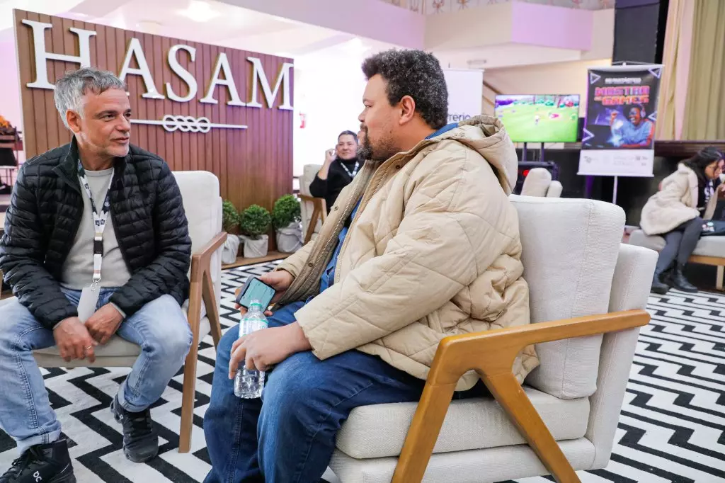 06716 | 13/08/2024 - 52º Festival de Cinema de Gramado - ator Ângelo Antonio e o ator Babu Santana, do longa-metragem brasileiro "Oeste Outra Vez" | Foto oficial: Cleiton Thiele/Agência Pressphoto