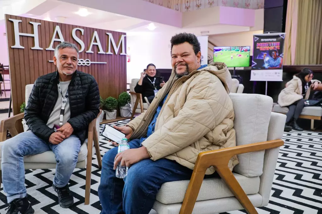 06719 | 13/08/2024 - 52º Festival de Cinema de Gramado - ator Ângelo Antonio e o ator Babu Santana, do longa-metragem brasileiro "Oeste Outra Vez" | Foto oficial: Cleiton Thiele/Agência Pressphoto