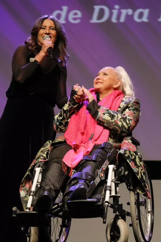 07495 | 13/08/2024 - 52º Festival de Cinema de Gramado - Atriz, roteirista e diretora Dira Paes com a atriz e cantora Fafá de Belém, do longa-metragem brasileiro "Pasárgada"  | Foto oficial: Cleiton Thiele/Agência Pressphoto