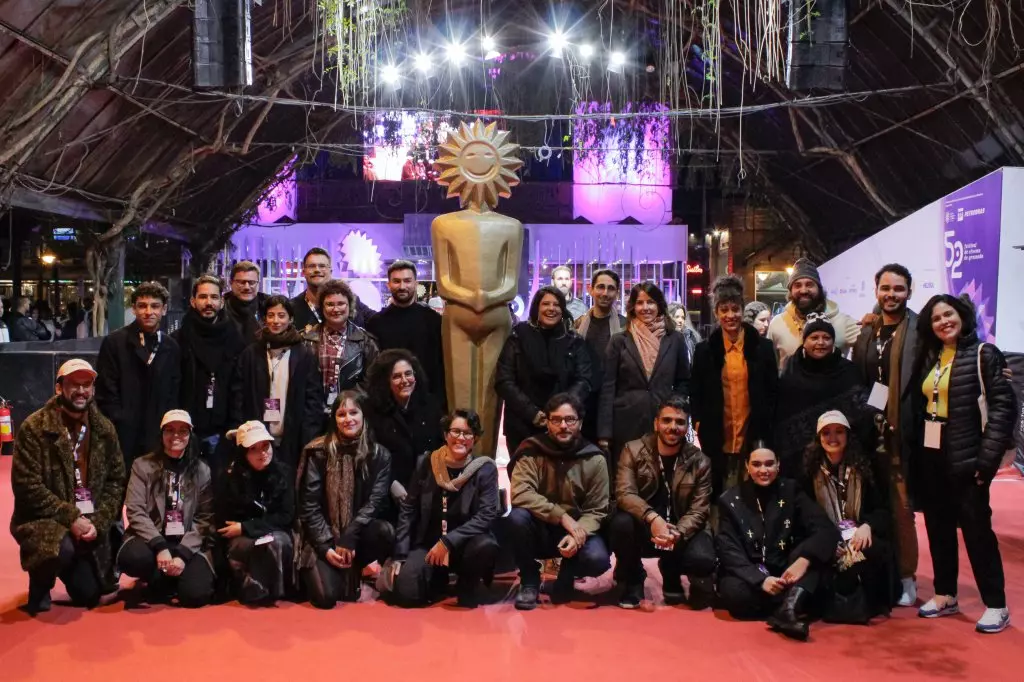 07665 | 13/08/2024 - 52º Festival de Cinema de Gramado - Membros dos curtas-metragens brasileiros | Foto oficial: Ticiane da Silva/Agência Pressphoto