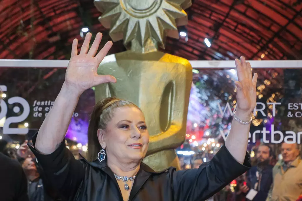 09195 | 14/08/2024 - 52º Festival de Cinema de Gramado - Calçada da fama com a atriz e homenageada com troféu "Cidade de Gramado", Vera Fischer | Foto oficial: Edison Vara/Agência Pressphoto